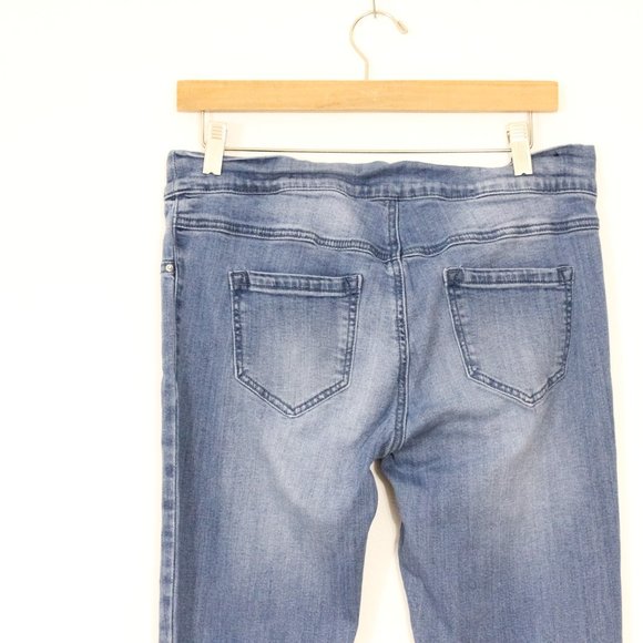 *Le Chateau Light Wash Skinny Jeans - Picture 5 of 5